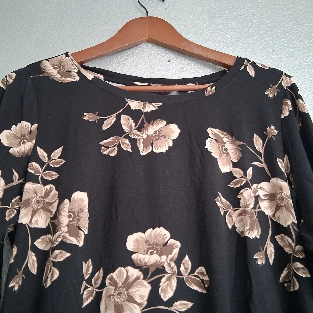 Colleen Lopez Black Floral Top Size 1X